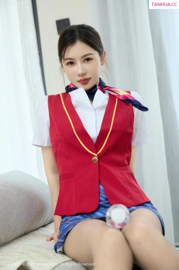 尹甜甜  [XiuRen]高清写真图 2025.08.28 No.10703 尹甜甜 乘务员制服第3张图片